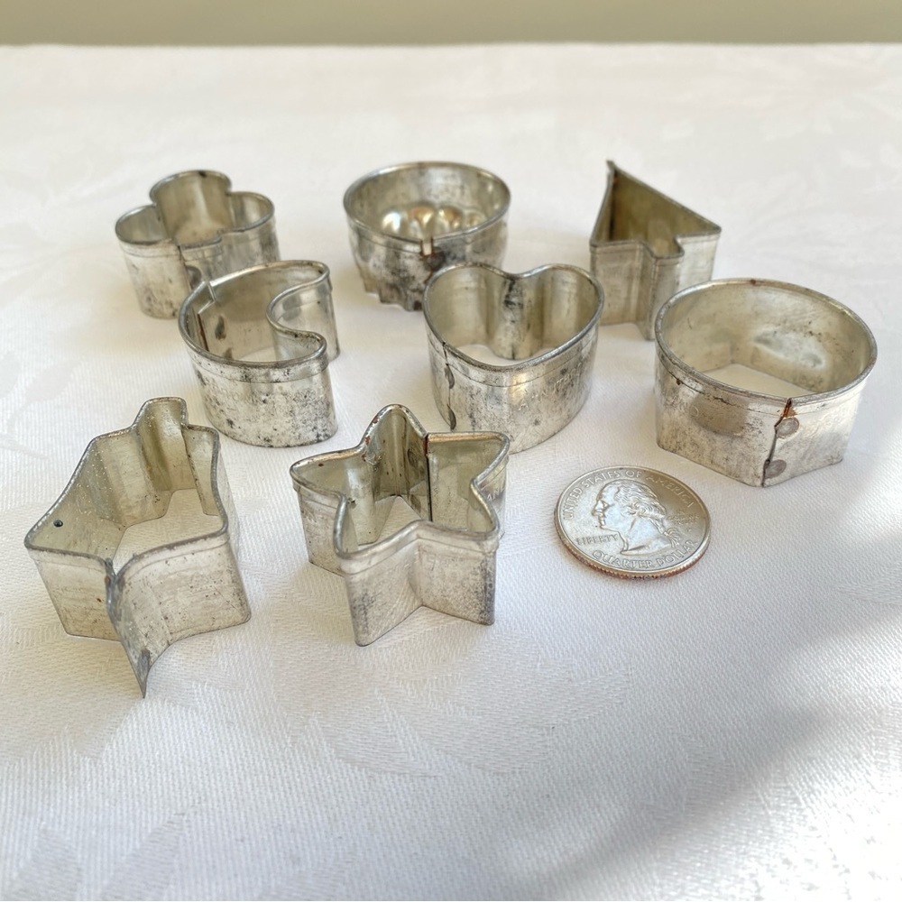 8 Vintage Tin Cookie Biscuit Canapé Cutters Nutbrown England - Picture 2 of 7